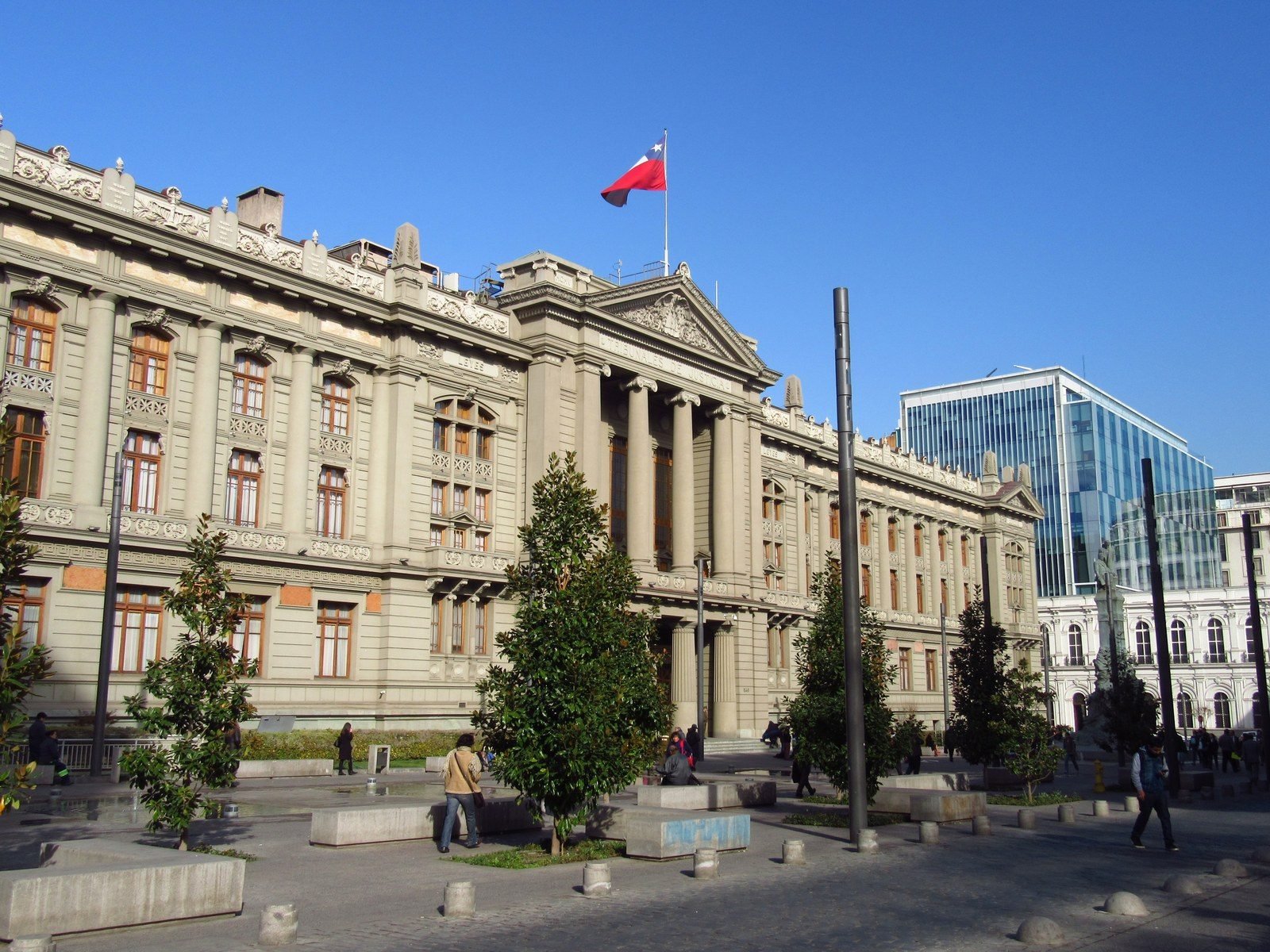 fachada del Palacio de los Tribunales de Justicia, sede de la Corte Suprema, en Santiago